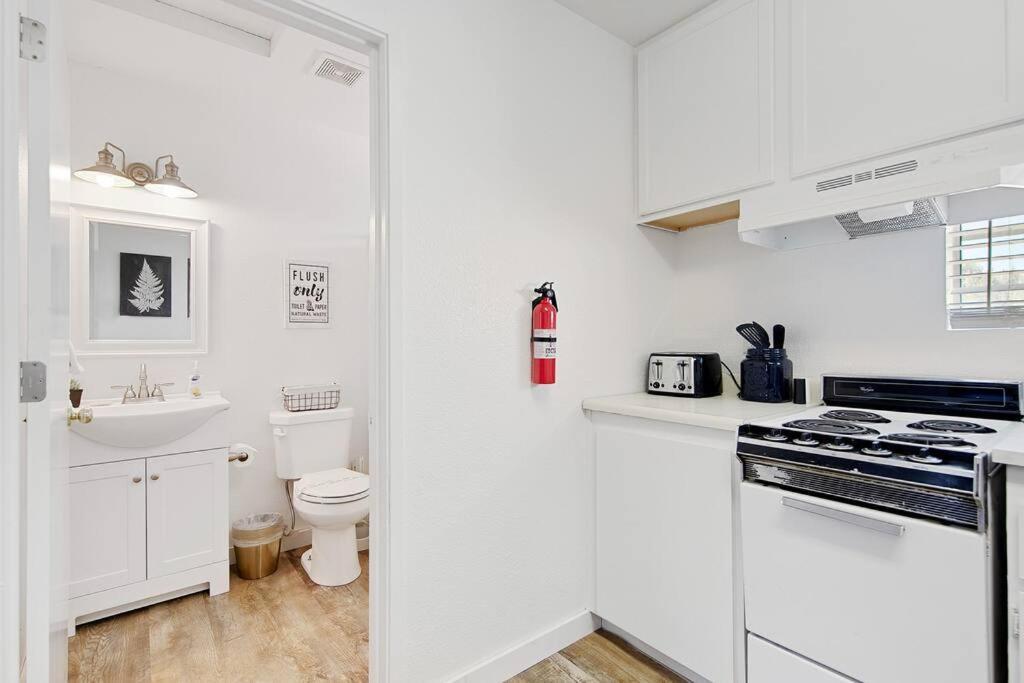 דירות אוקהורסט Couples Studio 1 W Full Kitchen מראה חיצוני תמונה